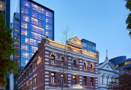 랜슨 플레이스 파리먼트 가든즈 대표 이미지