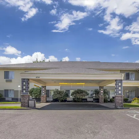 Comfort Suites Near Vancouver Mall