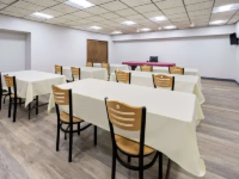Super 8 by Wyndham Henrietta/Rochester Area Hotels in Henrietta