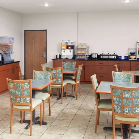 Days Inn & Suites by Wyndham of Morris