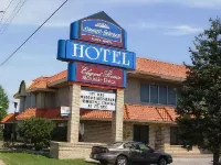 SureStay Plus by Best Western Windsor Hotel berhampiran Campbell Baptist Church