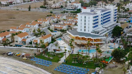 Lordos Beach Hotel & Spa Отели в г. Pyla