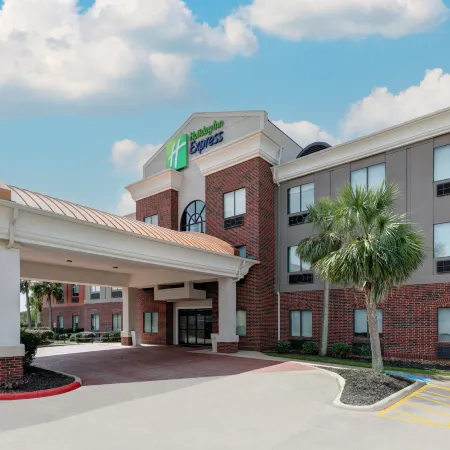 Holiday Inn Express & Suites WINNIE by IHG