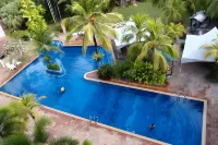 Tiara Labuan Hotel - Beach