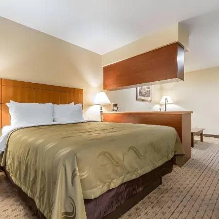Econo Lodge Inn & Suites Santa Rosa South