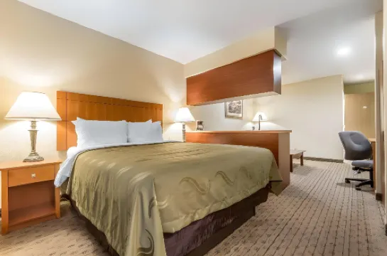 Econo Lodge Inn & Suites Santa Rosa South
