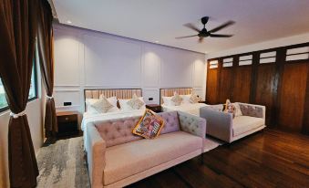 The Palm Suite at Lava Mansion
