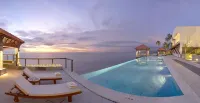 The Leela Kovalam, A Raviz Hotel - Infinity Pools
