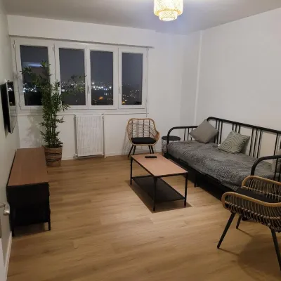 Grand Appartement Avec Parking privé