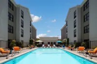 埃爾帕索機場歡朋套房酒店