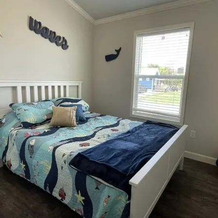 New! Drift away in Bayfront 2-bedroom Turquoise cottage
