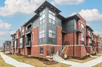 Free Golf Cart! Luxe Townhome Near Grand Park!