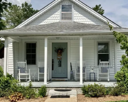 The Olde Springhouse cottage in downtown Abingdon アビンドンのホテル