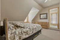 Special Offers: 20% Off All Winter Bookings,10% Discount for Early Reservations.