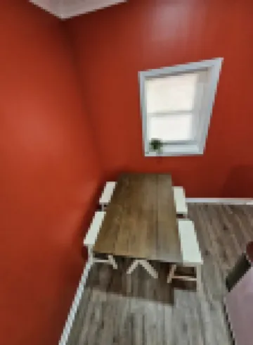 The Caboose - Cozy space steps from downtown