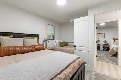 Comfortable stay near Park City & Midway! Easy Access, Keyless entry! Hotels near Sportsman's Warehouse