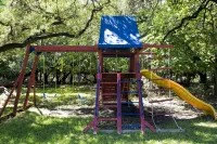 Peaceful Garden House on 5-Acre Nature Estate in The Heart of San Antonio