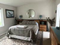 Private Beach Access, Clean, Comfortable Home between Sequim & Port Angeles