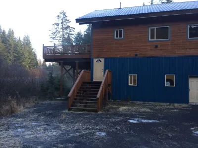 2 bedroom house with hot tub located in Seward
