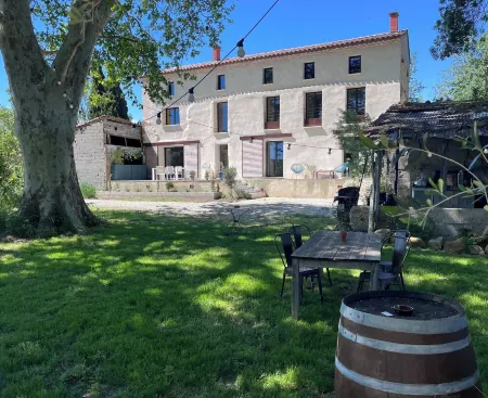5 Bedroom Agritourism property in Entraigues-sur-la-Sorgue
