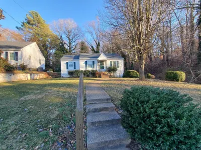 Cozy Home Less Than 5 Minutes from Liberty University - Sleeps 10 Hotels near Lynchburg Pawn Shop Inc.