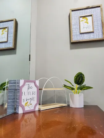 Spacious 3-bedroom home, off I-64 & 35, sleeps 11 Отели в г. Скотт