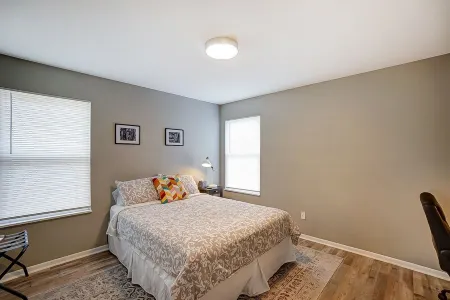 ChampionHill - Pick & Roll into Spooky Nook 2Bd Townhome with Off Street Parking Отели в г. Гамильтон