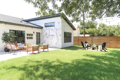 Waco's Premier Designer Home - 3 Min from Magnolia
