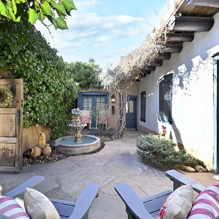 Historic Eastside Canyon Rd/Plaza/Galleries--Walk Everywhere Amazing Courtyard