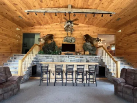 FALCON LODGE AND NATURE RETREAT Hotels in Laclede County