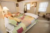 Cabell Cottage Offers The Perfect Getaway.  호텔