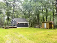 Cozy countryside cottage located on Crooked river in Naples Maine. Hotels in Casco