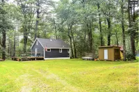 Cozy countryside cottage located on Crooked river in Naples Maine.