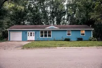 Charming 4-bedroom house in Lake Geneva with WiFi and AC.