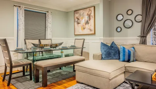 Luxury Home- Walking distance to UBS Arena/Belmont Park Village Hotels in Elmont