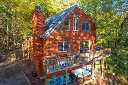 The Challenge House*mega games*hottub*beach*lake*The ultimate Poconos game house