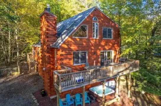 The Challenge House*mega games*hottub*beach*lake*The ultimate Poconos game house