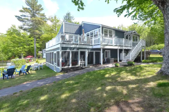 Blue Breeze - Private lakefront w/ Hot Tub Hotels in Middleton