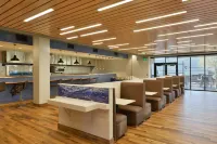 歐克萊爾希爾頓逸林利斯莫爾飯店 - 早餐