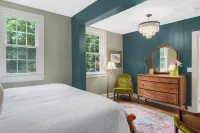 Luxury Cottage on the Potowomut River in Rhode Island 2bd/2b Hotels in North Kingstown