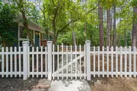 Midland Pines Getaway! 3 bedroom stylish & cozy Cottage minutes to golf & dining