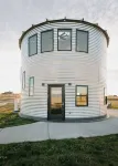 Sunrise Silo - Luxury stay near Bozeman, Montana.