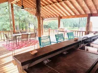 Waterfront home on Eufaula - WHITE SANDY BEACHES and amazing outdoor patio/bar!