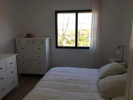 Maison VUE MER 50M DE LA Plage A Pied Отели в г. Йер