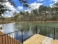 Waterside Cabin Great Fishing, 4 Beds, 2 Kayaks Gated WI-FI Parking Washer Dryer