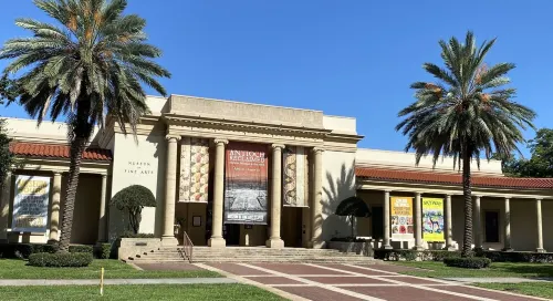 Entire Bungalow, Romantic, Comfy & Cozy! On-Site Parking, 2 Baths