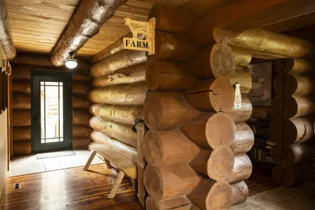 3 acre Lake, Farm Animals Petting Zoo, Horses and Horseback Riding, Room to roam