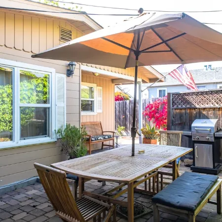 Monterey County Seaside, Bungalow Minutes from the Ocean !