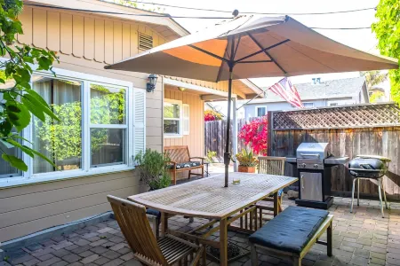 Monterey Co. Bungalow Near the Ocean - 2 Free Aquarium Passes Included! Отели в г. Сисайд