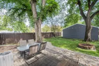 Amazing 2 Bedroom 1 Bathroom Upper Level Home